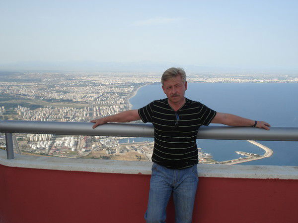 Анатолий Богданов