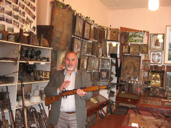 Володя Книга