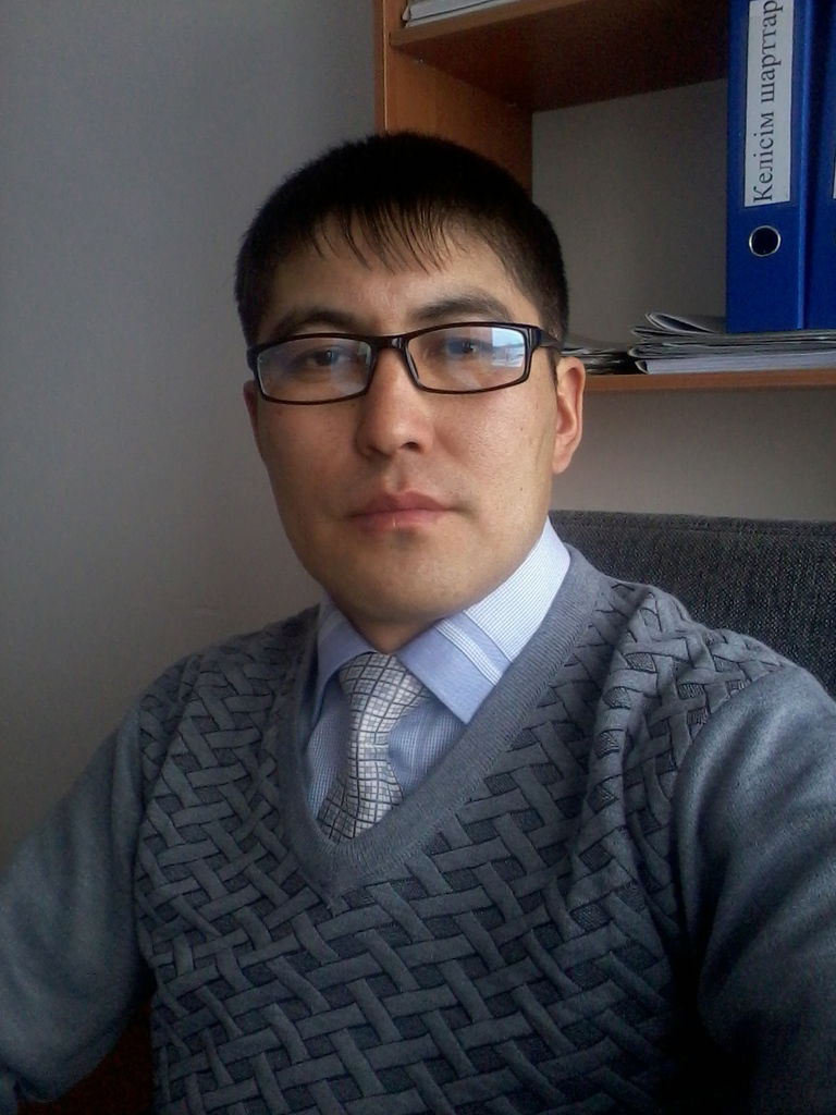 Арман Аманжолов