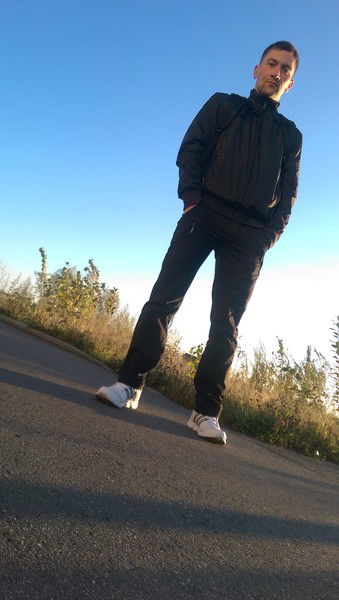 Артем Неустроев