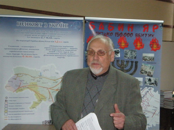 Геннадий Хенкин