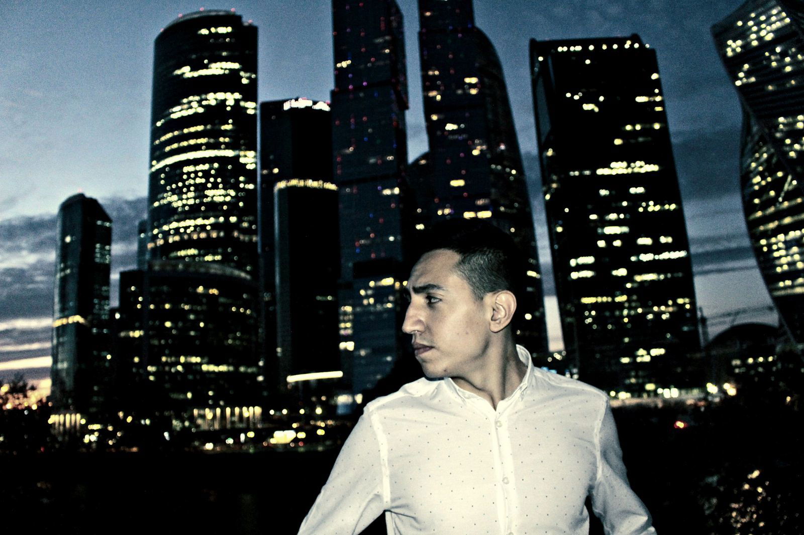 Парвиз Авезов