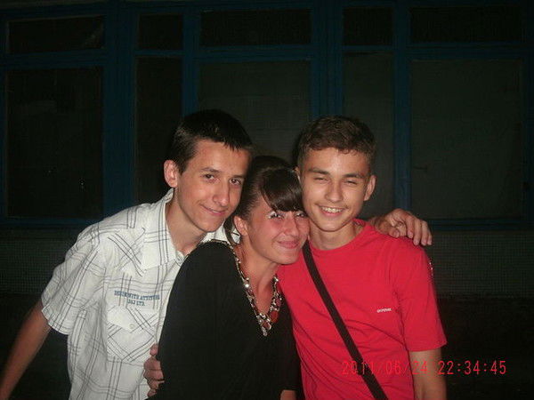 Юра (*_[{|^_^|}]_*)