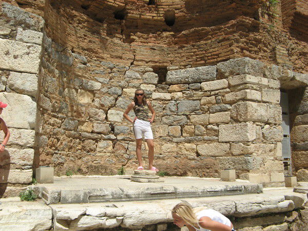 Полина Велиган