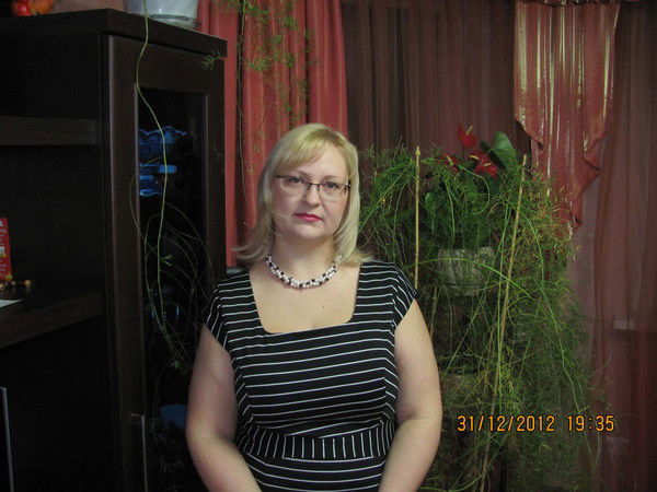 Лена Карелова