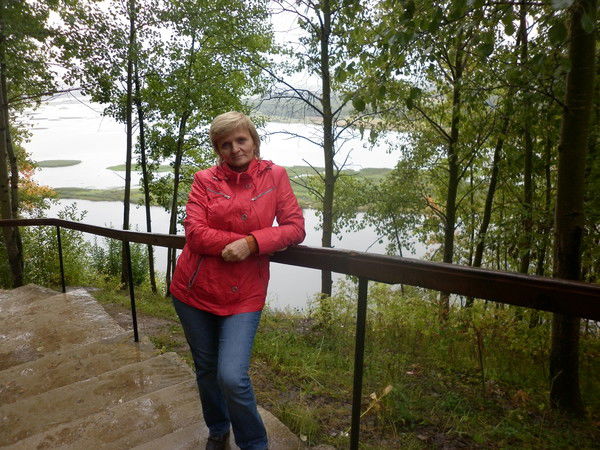 Елена Попова