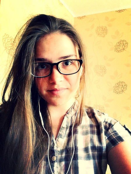 Аня Максимова
