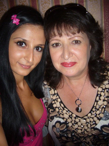 Лола Яворская