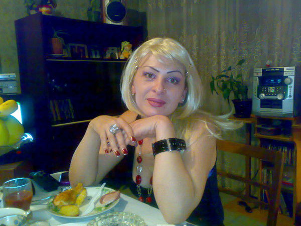 Надя Султанова