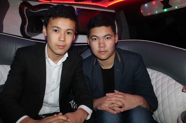 *неопытный* *простой*