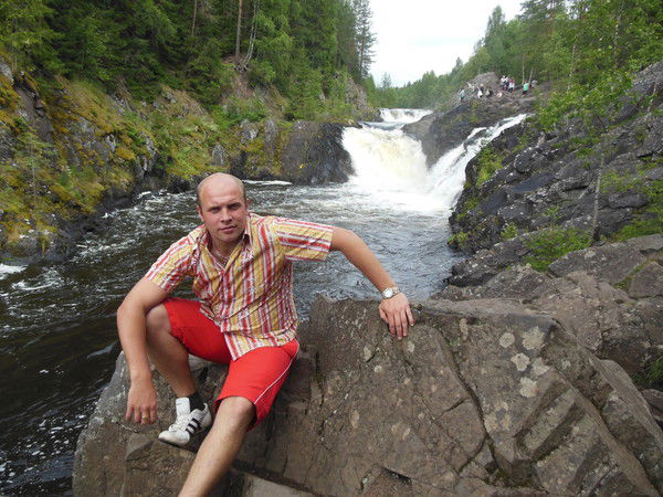 Максим Никонов