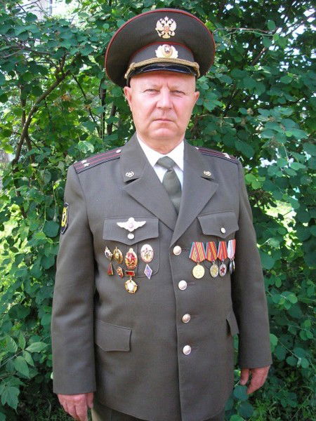 Леонид Петров