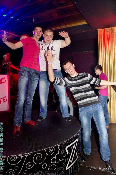 Влад Котельников