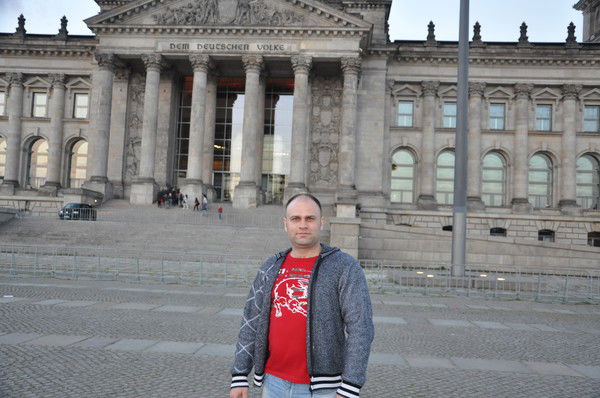 Роман Басов