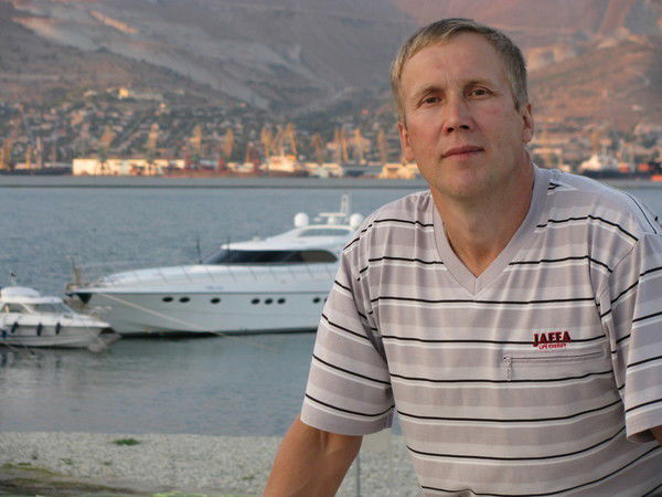 Иван Шаричев