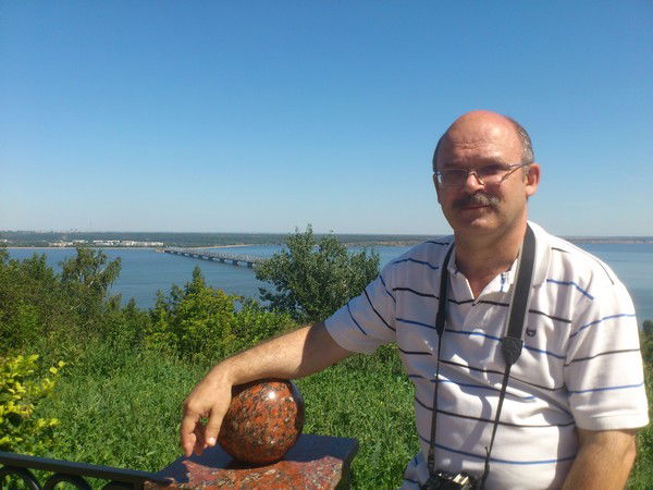 Олег Наумов