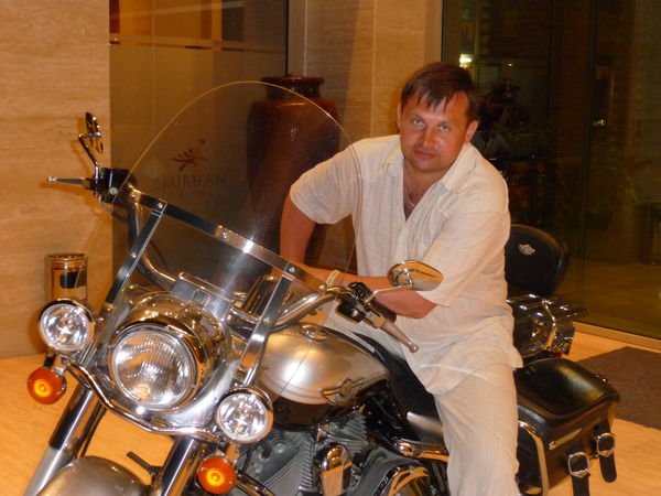 Александр Харитонов