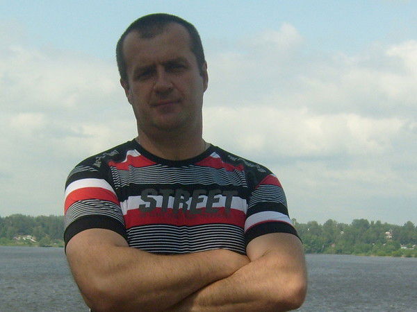 Игорь Тихонов