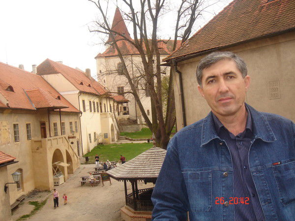 Илхам Ашуров