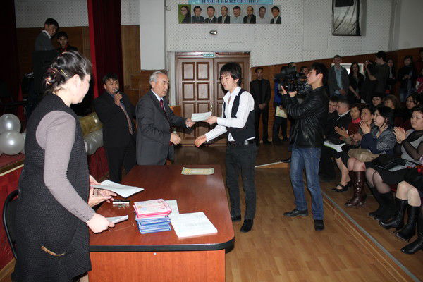 *алмас* *айдаров*