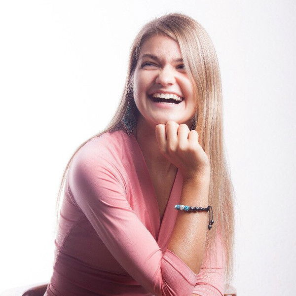 Оля Кошелева