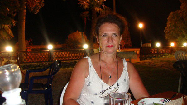 Лариса Заватрова