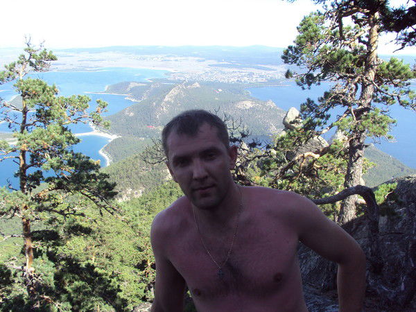 Денис Безкоровайный