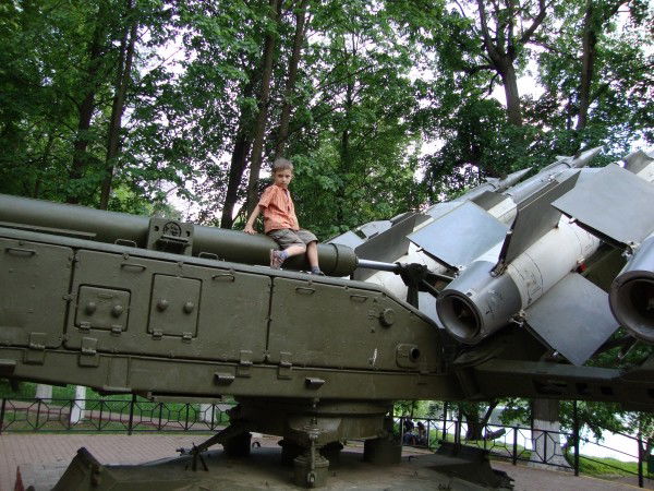 Максим Астахов