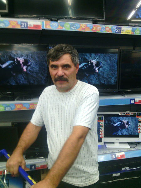 Юрий Петров