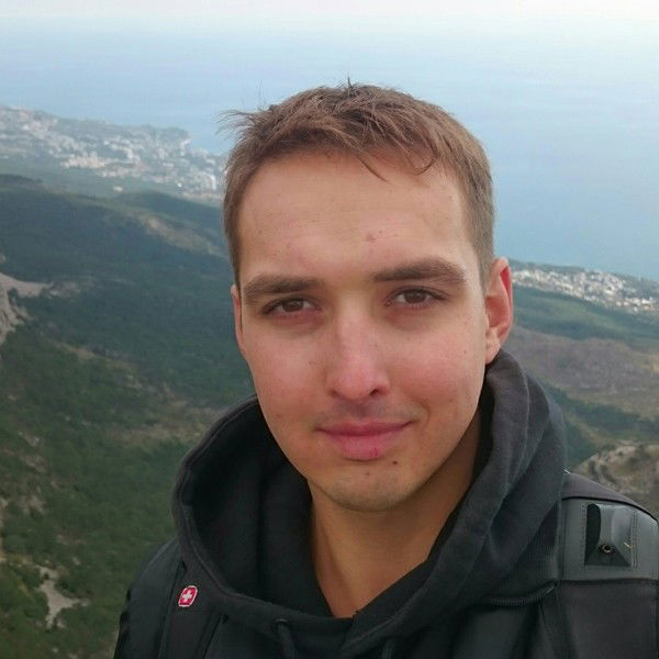 Виктор Романов