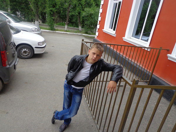 Максим Колчин