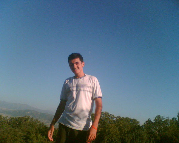 Акбар Файзиев