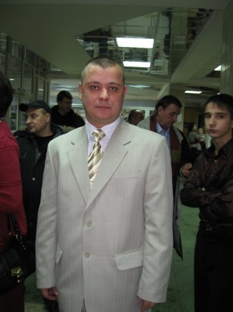 Макс Тихонов