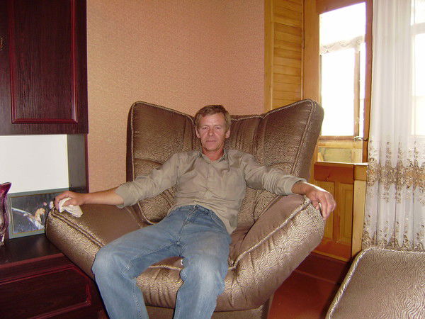 Анатолий Иванов