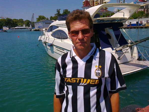 Дмитрий Комаров