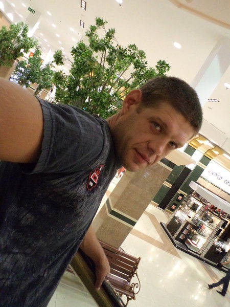 Игорь Ларионов