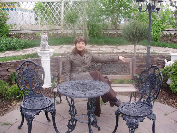 Лена Попова