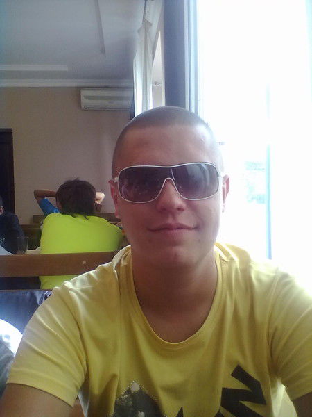 Артем Николаев