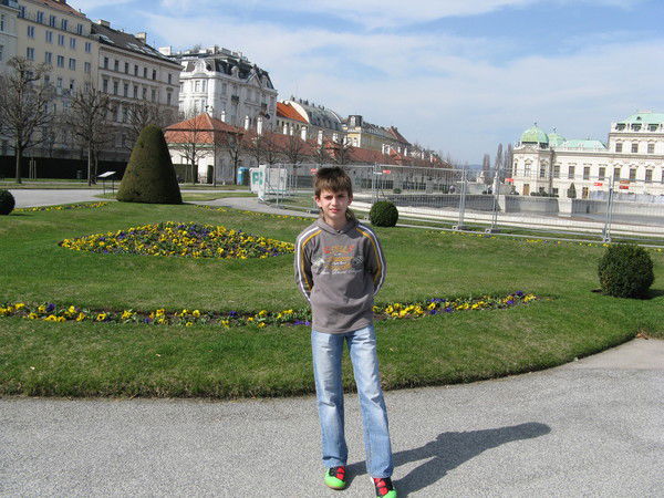 Слава Градов