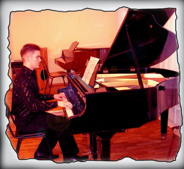 Олег Мельник