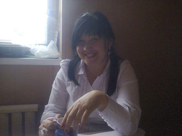 Лена Харесова