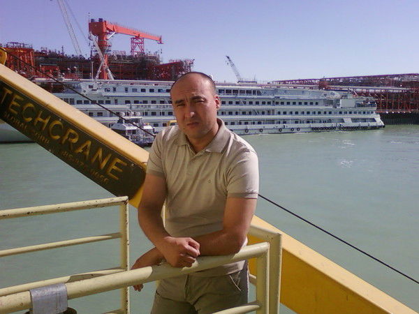 Айбек Амангосов