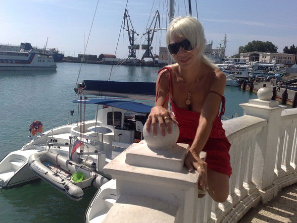 Мадлен .......