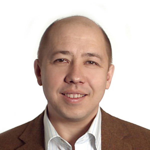 Олег Комаров