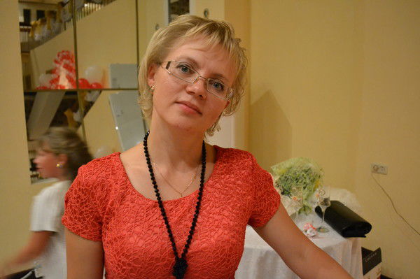 Елена Попова
