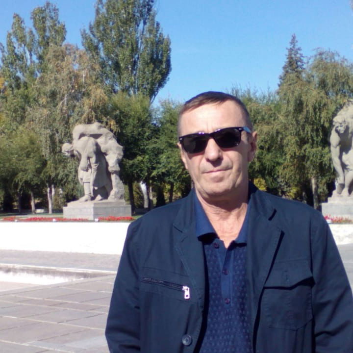 Александр Власов