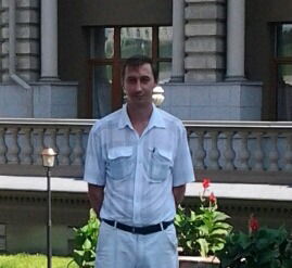 Евгений Ларионов