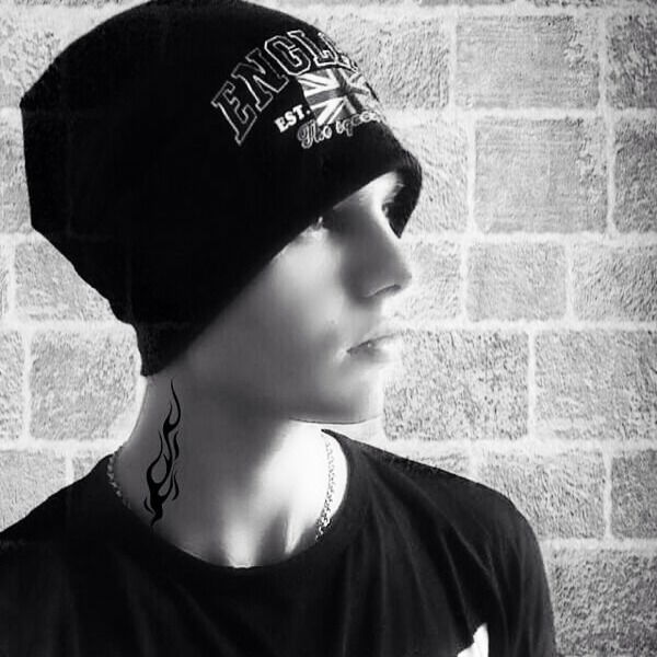 Виктор Ларионов