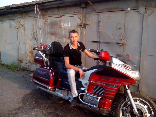 Олег Карелин