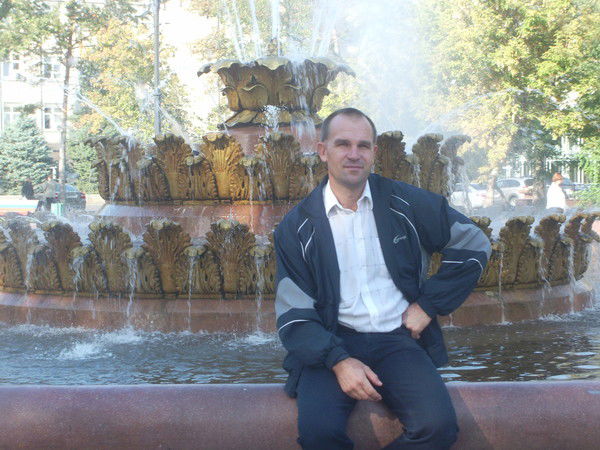 Евгений Ларионов